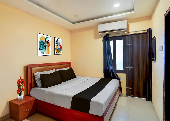 Super Collection O Bhu Road Varanasi Formerly Hotel Swarna Banquet