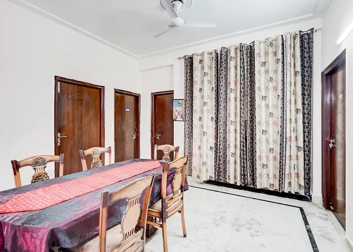 Hotel O Om Residency Noida