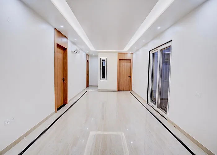 Hotel O Sarovar Palace Prayagraj