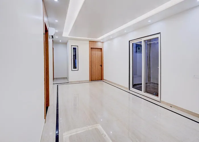 Hotel O Sarovar Palace Prayagraj