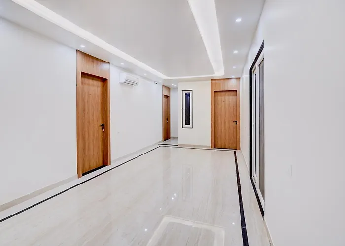 Hotel O Sarovar Palace Prayagraj