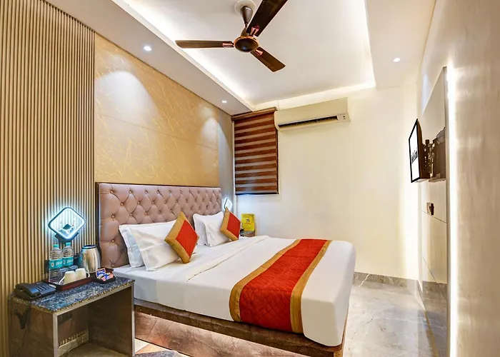 Hotel Coral Plaza - Near Connaught Place New Delhi