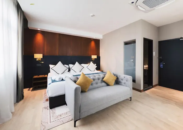 Moon Hotel George Town