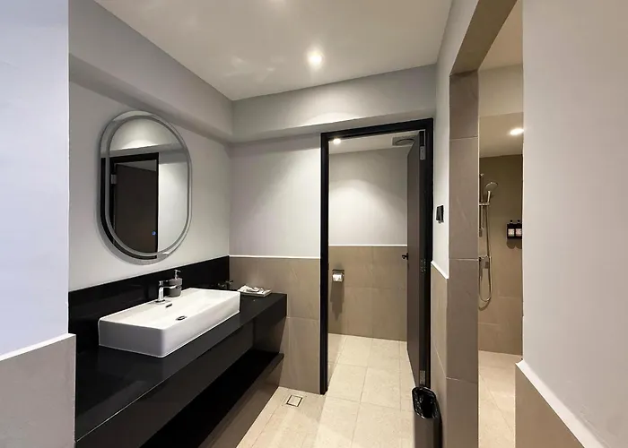 Tropics Eight Suites George Town