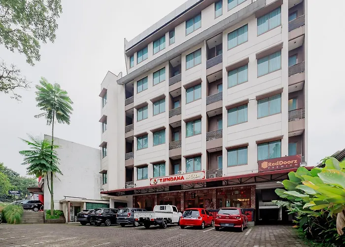 Reddoorz Premium Near Paris Van Java Mall Bandung