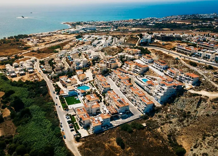 Wellclub Resort - Wellness & Seaview Suites Paphos