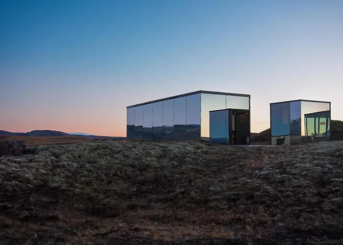 Oeoed Hekla Horizon - Mirror Houses Hella