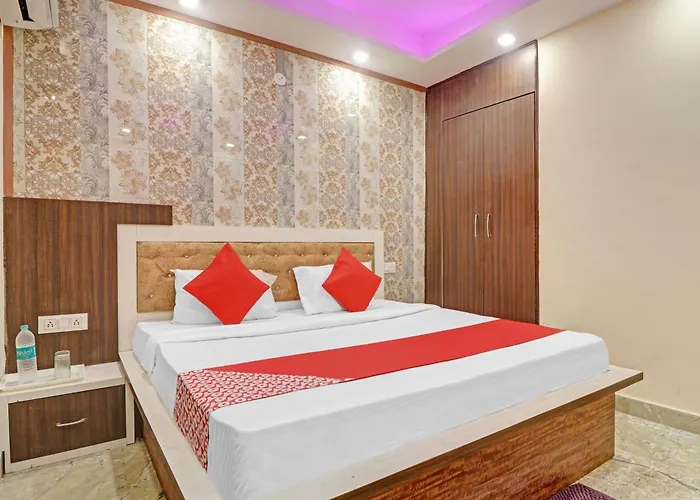Hotel O Green Palace New Delhi