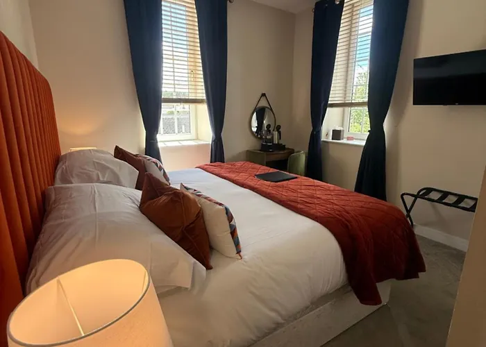 The Courtyard Bar, Kitchen, Rooms Falkirk