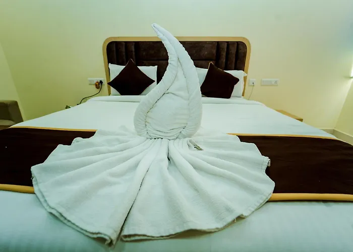 Ravila Grand Hotel Lingampalli