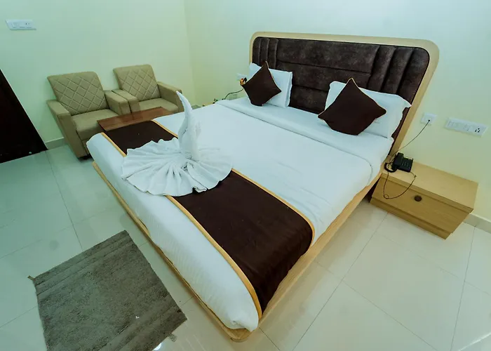 Ravila Grand Hotel Lingampalli