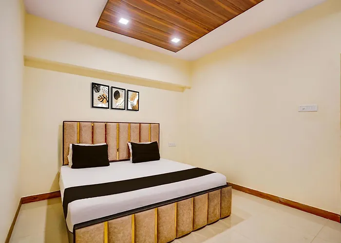 Hotel O Crown Palace Kanpur