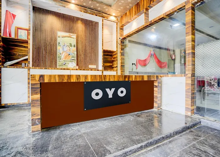 Hotel O Crown Palace Kanpur