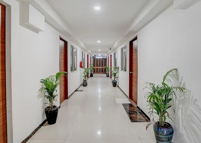 Collection O Vadodara Airport Formerly Milan Party Hall