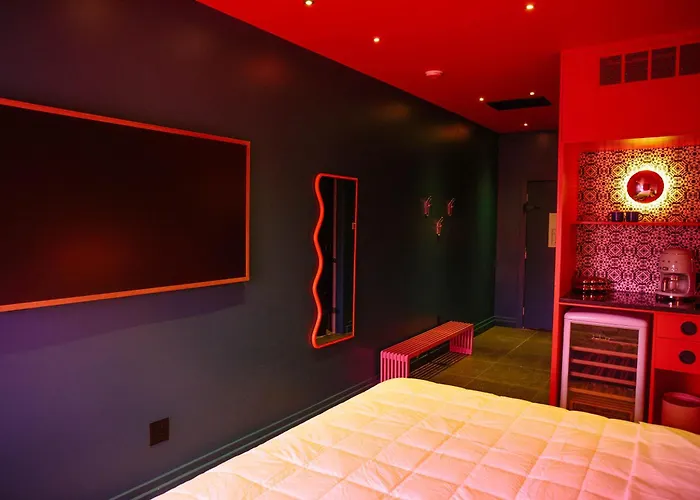 Hotel Hilo - Room 101 Louisville