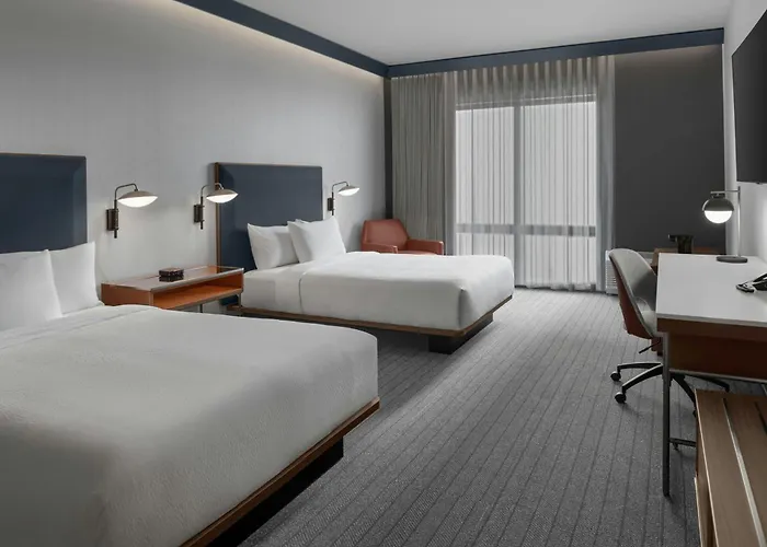 Courtyard By Marriott Woodland Hotel