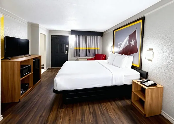 Super 8 By Wyndham Nacogdoches Near University