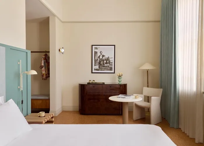 Owston Hotel Fremantle