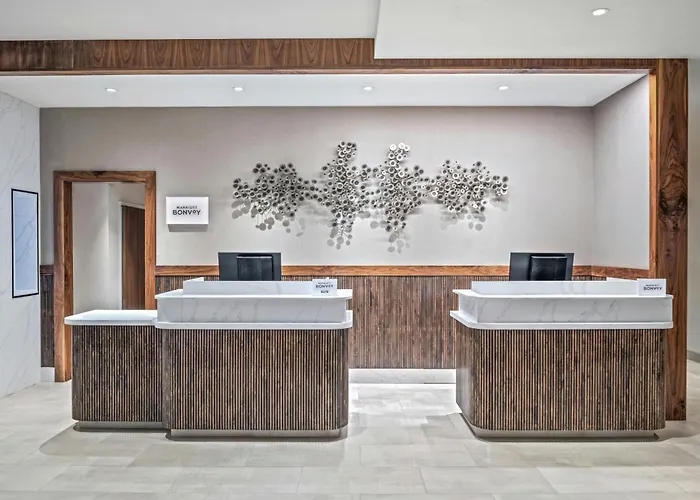 Courtyard By Marriott Woodland Hotel