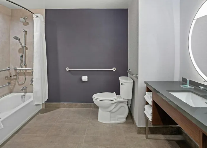 Courtyard By Marriott Woodland Hotel