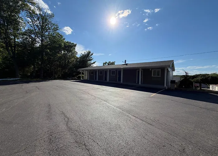 Chaplin Inn & Suites