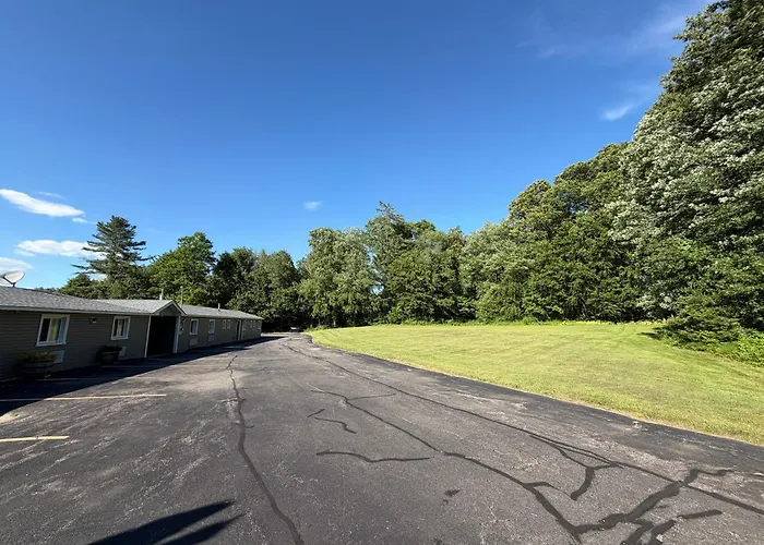 Chaplin Inn & Suites