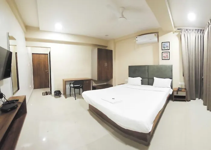 Hotel Seven Eleven Satara