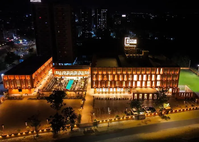 Status Dine Banquet And Restaurant Hotel Ahmedabad