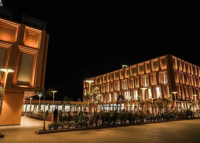 Status Dine Banquet And Restaurant Hotel Ahmedabad