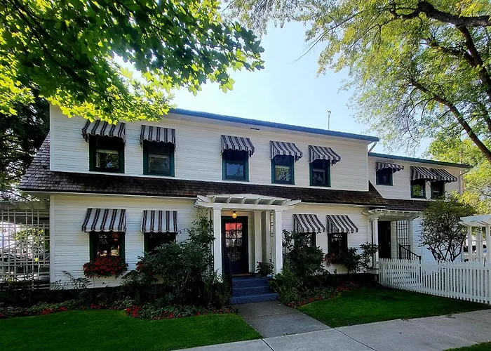 Garden Wall Inn Whitefish