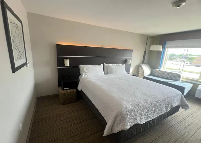 Holiday Inn Express & Suites Forney