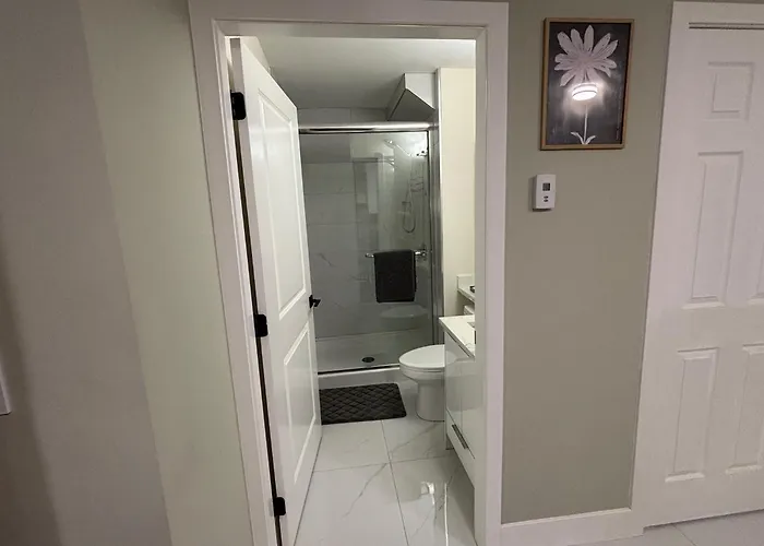 Private Bachelor Suite Near Pne Vancouver