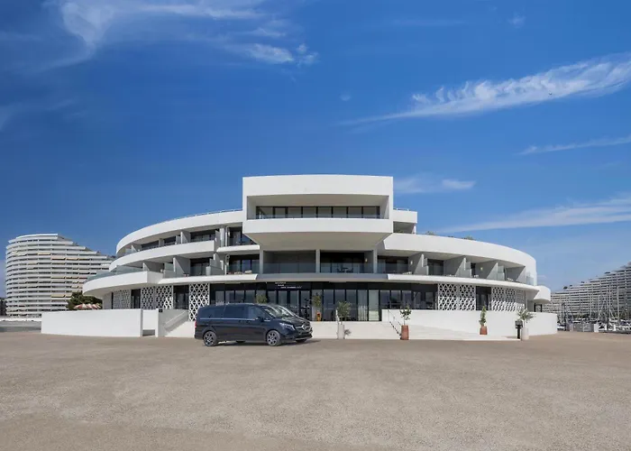 Marina Baie des Anges Hôtel, Curio Collection By Hilton Villeneuve-Loubet