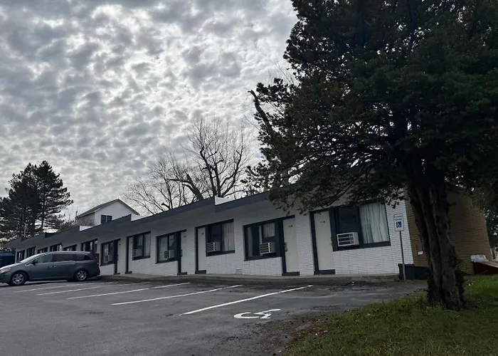 Monte Mario Motel & Efficiency Latham