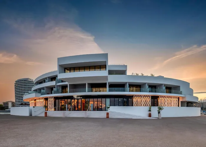 Marina Baie des Anges Hôtel, Curio Collection By Hilton Villeneuve-Loubet