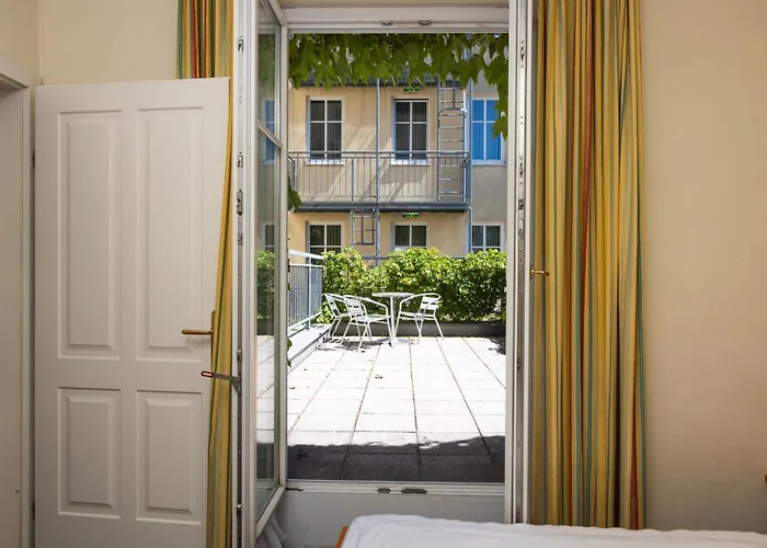 Suite Hotel 900M Zur Oper Viena