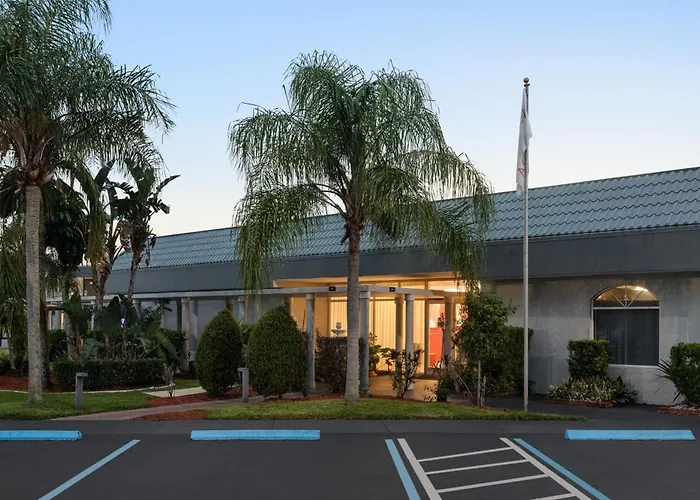 Ramada By Wyndham Cocoa Hotel
