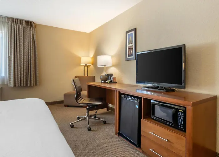 Comfort Inn & Suites Charleston Airport Convention Center North Charleston