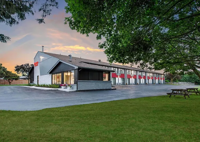Ramada By Wyndham Kingston Motel