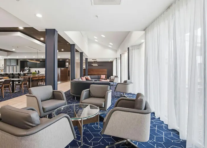 Courtyard By Marriott Columbus Hotel