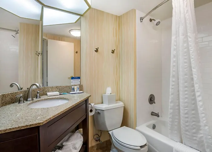 Comfort Inn & Suites Newark - Wilmington