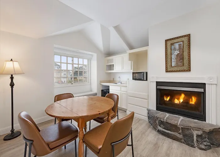 Pelican Inn & Suites Cambria
