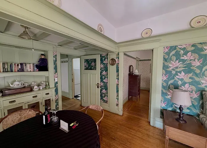 Arundel Mansions Hotel New Westminster
