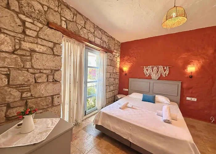 Dort Mevsim Alaçatı