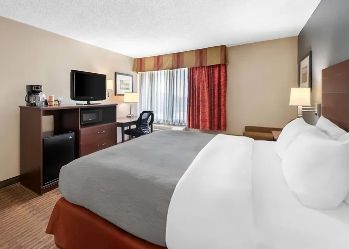 Quality Inn & Suites Lawrence - University Area