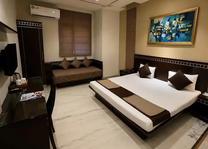 Smyle Inn - Comfort & Value Near New Delhi Railway Station - Since 1998