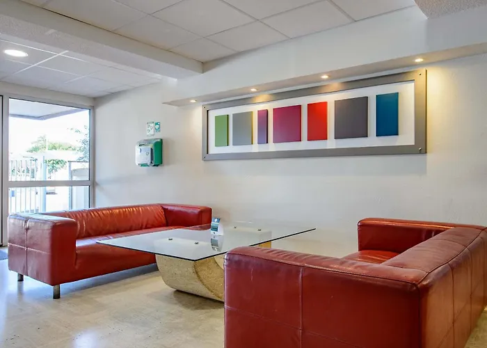 B&B HOTEL Nîmes Ville Active, parking sécurisé gratuit
