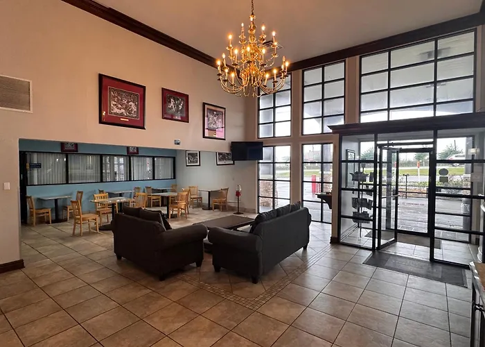 Days Inn & Suites By Wyndham Tuscaloosa - Univ. Of Alabama