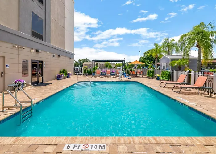 Holiday Inn Express & Suites Lakeland South, An Ihg Hotel