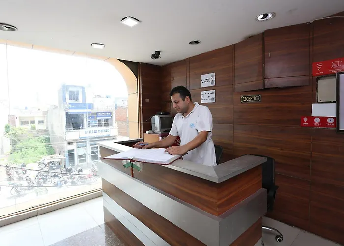 Super Hotel O Pearl Karnal